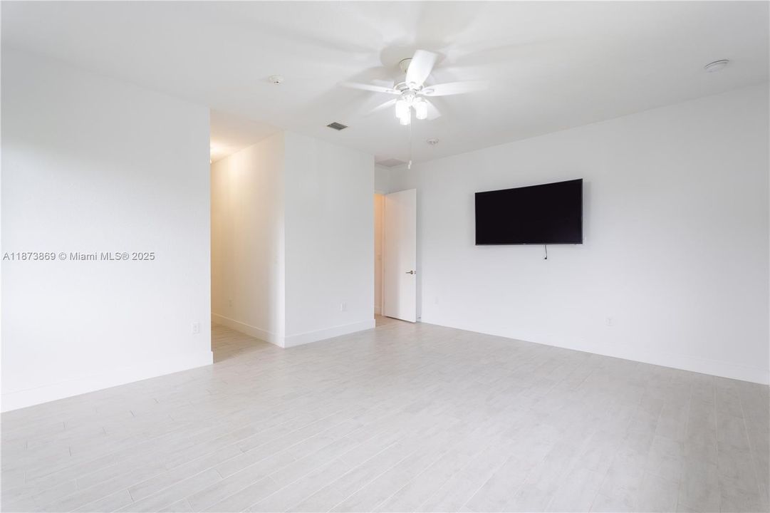 Active With Contract: $920,000 (4 beds, 3 baths, 2442 Square Feet)