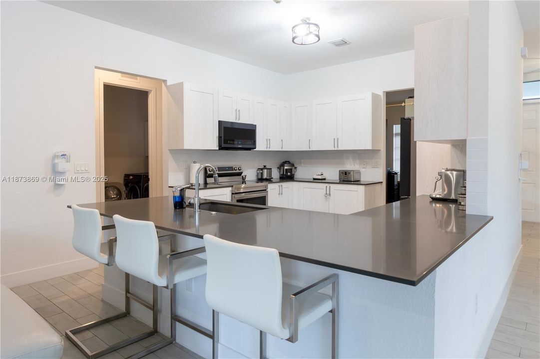 Active With Contract: $920,000 (4 beds, 3 baths, 2442 Square Feet)