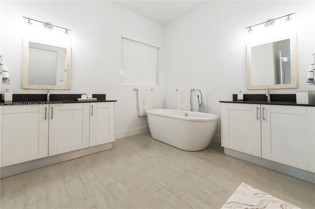 Active With Contract: $920,000 (4 beds, 3 baths, 2442 Square Feet)