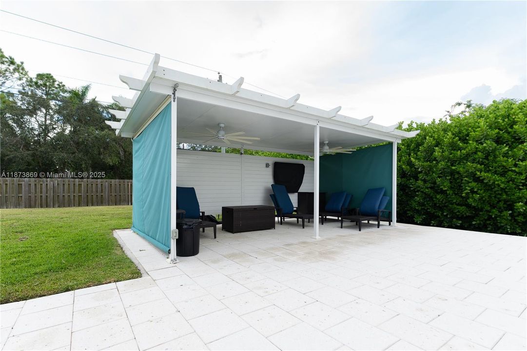 Active With Contract: $920,000 (4 beds, 3 baths, 2442 Square Feet)