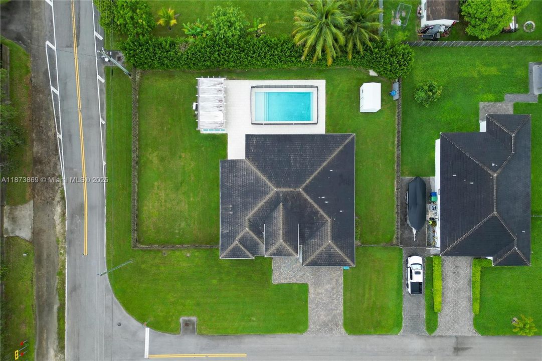 Active With Contract: $920,000 (4 beds, 3 baths, 2442 Square Feet)