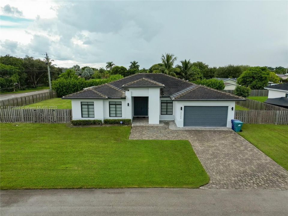 Active With Contract: $920,000 (4 beds, 3 baths, 2442 Square Feet)