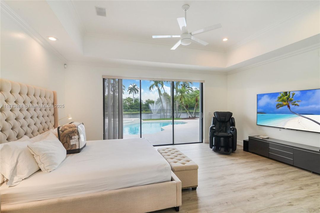 出租: $13,500 (5 贝兹, 4 浴室, 4682 平方英尺)