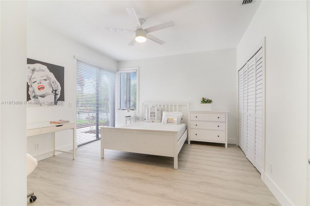 出租: $13,500 (5 贝兹, 4 浴室, 4682 平方英尺)