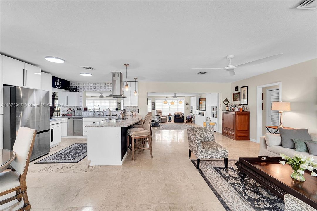 待售: $774,900 (2 贝兹, 2 浴室, 1843 平方英尺)