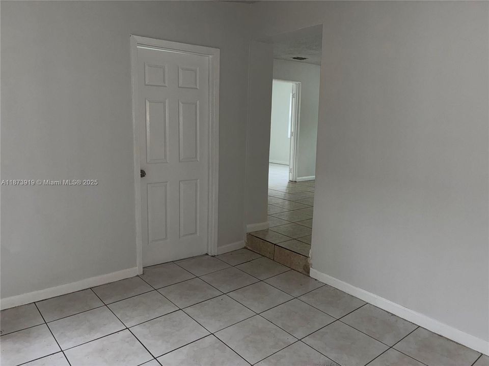 Active With Contract: $1,700 (2 beds, 1 baths, 2143 Square Feet)