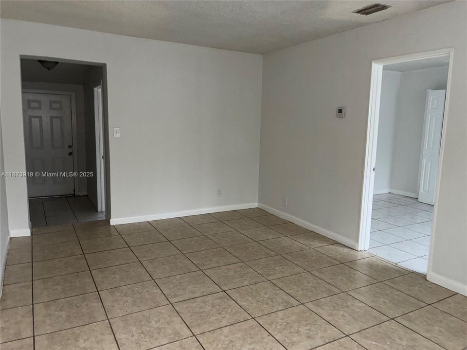 Active With Contract: $1,700 (2 beds, 1 baths, 2143 Square Feet)