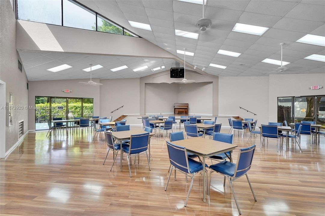 最近售出: $130,000 (2 贝兹, 2 浴室, 1025 平方英尺)