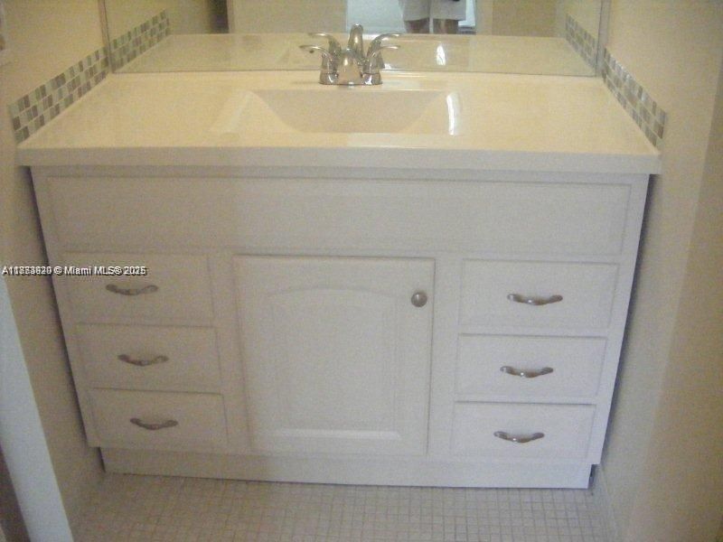 最近售出: $130,000 (2 贝兹, 2 浴室, 1025 平方英尺)