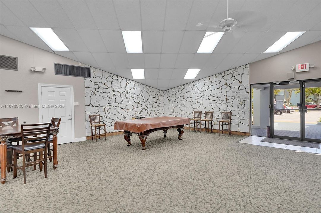 最近售出: $130,000 (2 贝兹, 2 浴室, 1025 平方英尺)