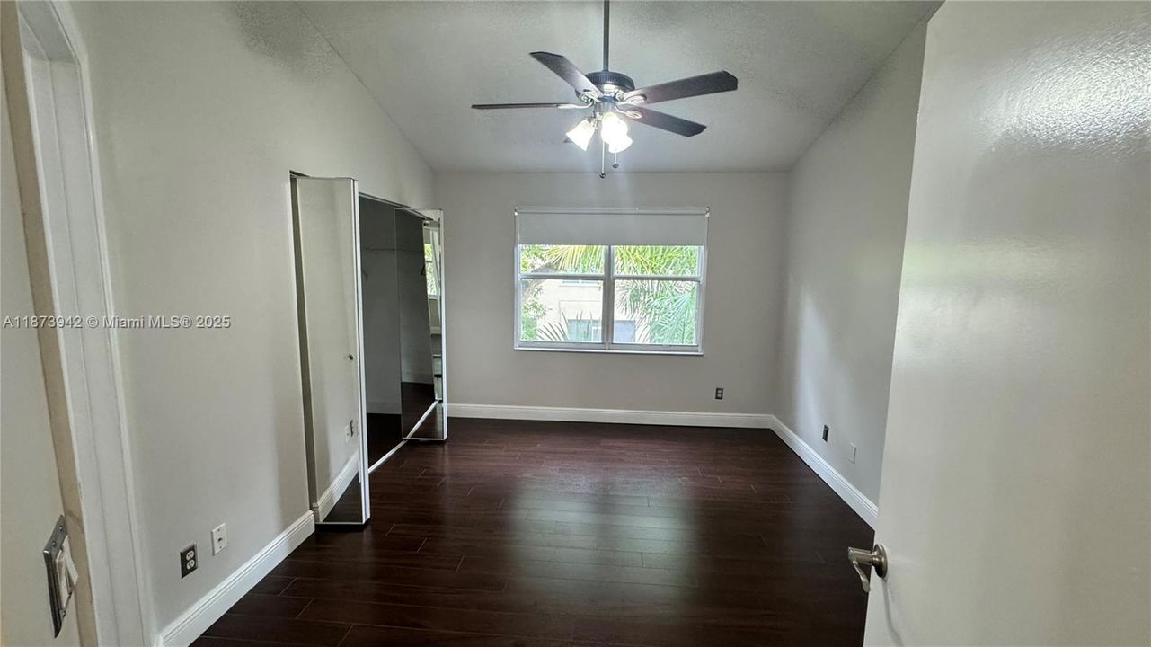 最近售出: $389,900 (2 贝兹, 2 浴室, 1024 平方英尺)