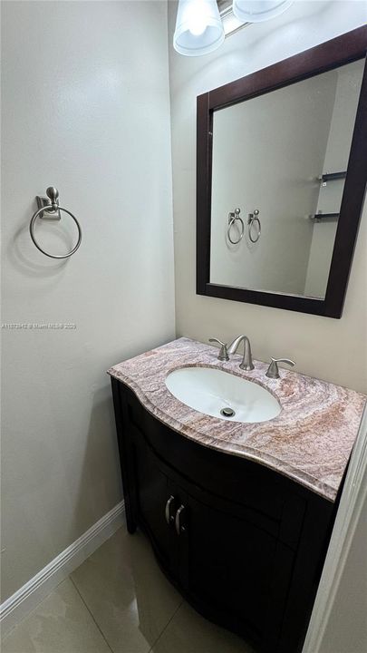 最近售出: $389,900 (2 贝兹, 2 浴室, 1024 平方英尺)