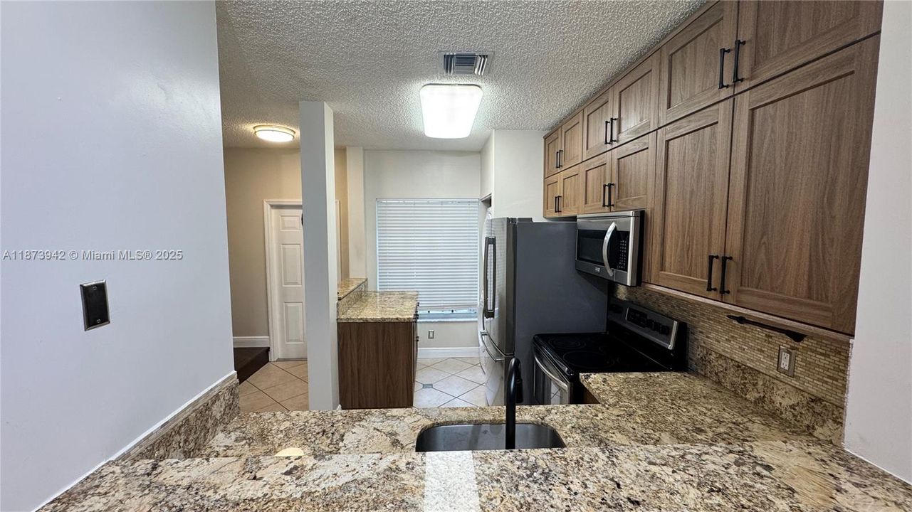 最近售出: $389,900 (2 贝兹, 2 浴室, 1024 平方英尺)