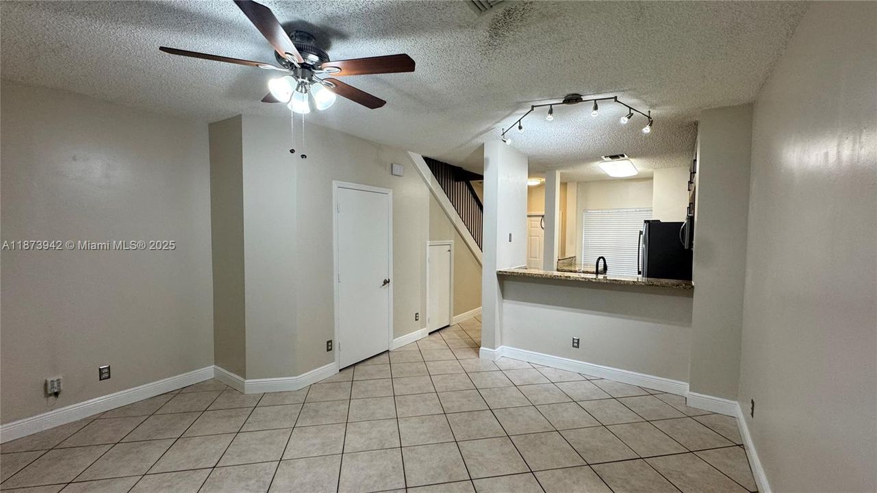 最近售出: $389,900 (2 贝兹, 2 浴室, 1024 平方英尺)