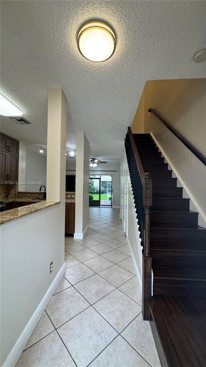 最近售出: $389,900 (2 贝兹, 2 浴室, 1024 平方英尺)