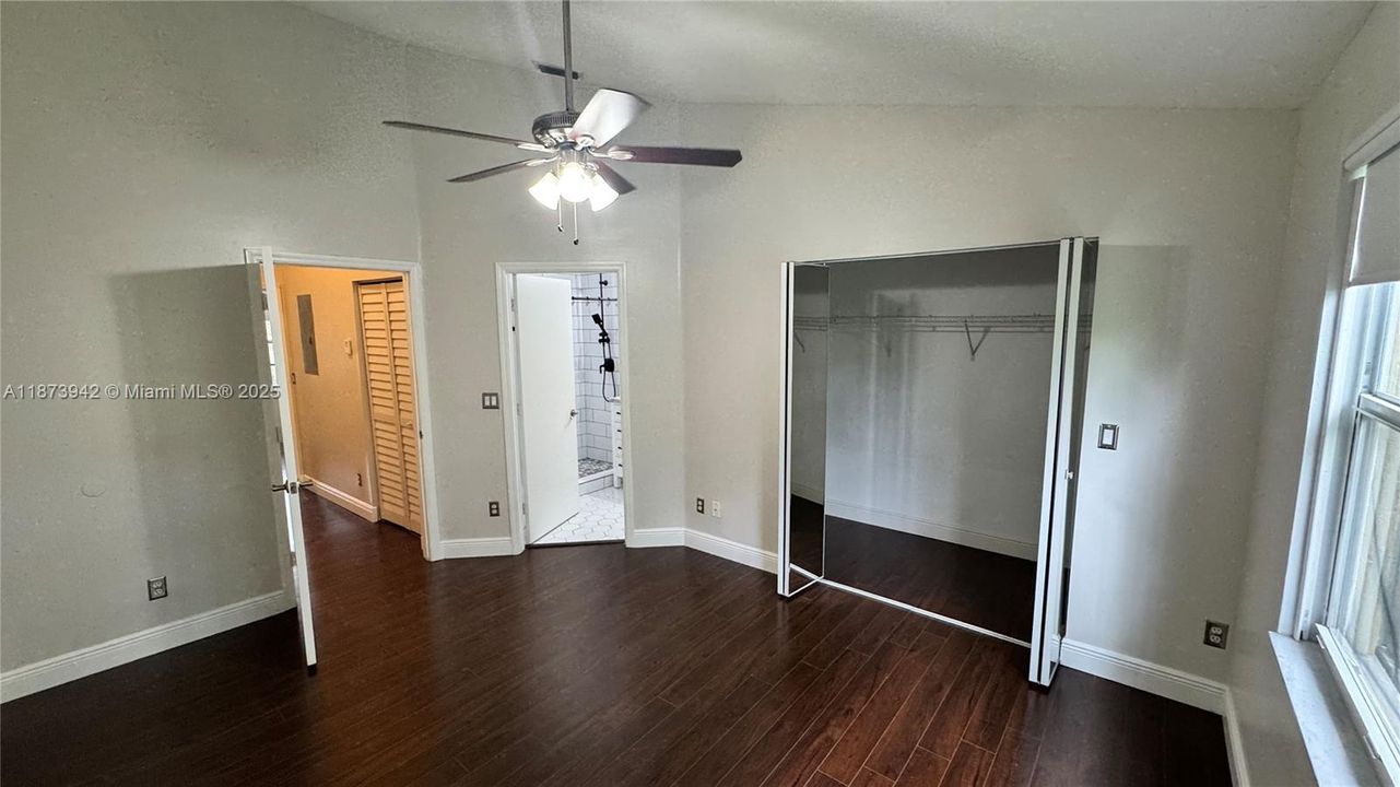 最近售出: $389,900 (2 贝兹, 2 浴室, 1024 平方英尺)