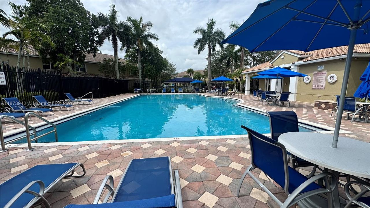 最近售出: $389,900 (2 贝兹, 2 浴室, 1024 平方英尺)