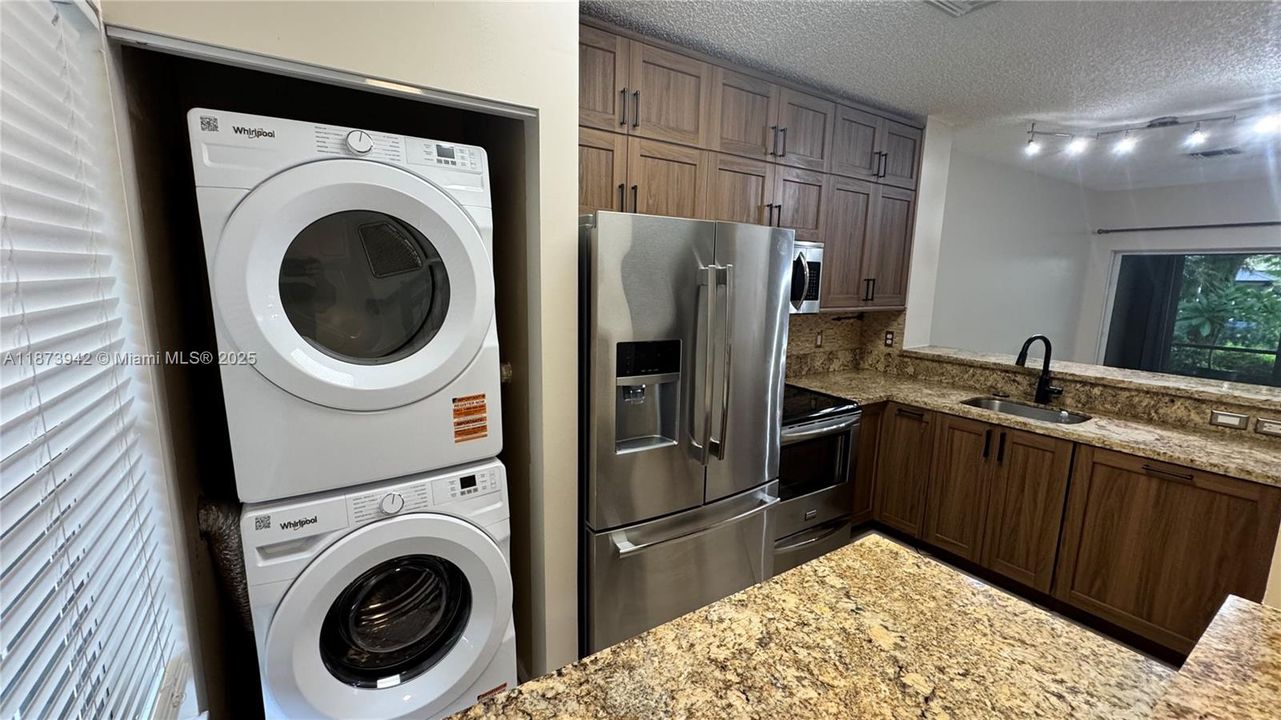 最近售出: $389,900 (2 贝兹, 2 浴室, 1024 平方英尺)