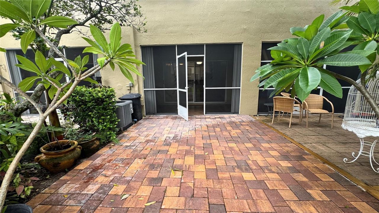 最近售出: $389,900 (2 贝兹, 2 浴室, 1024 平方英尺)