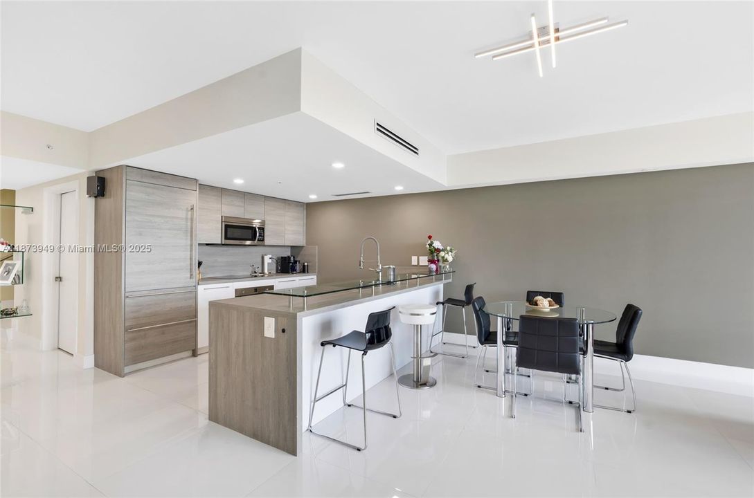 For Sale: $1,220,000 (2 beds, 3 baths, 1690 Square Feet)