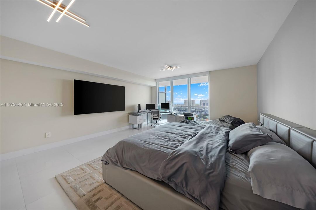 For Sale: $1,220,000 (2 beds, 3 baths, 1690 Square Feet)