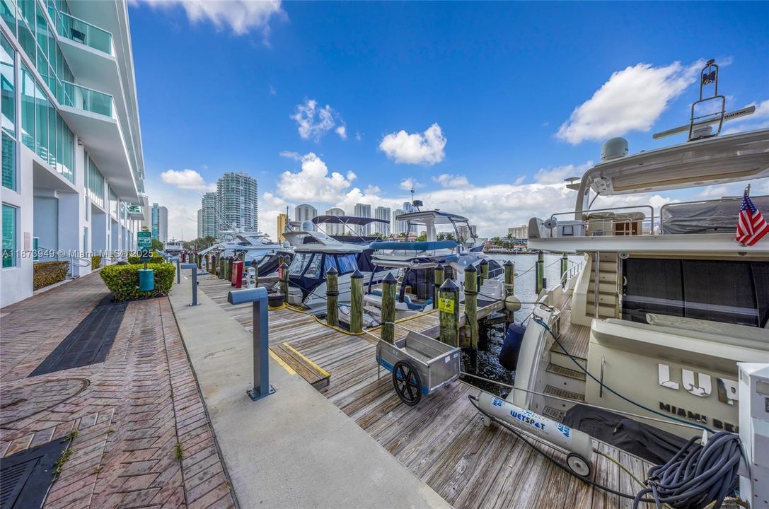 For Sale: $1,220,000 (2 beds, 3 baths, 1690 Square Feet)