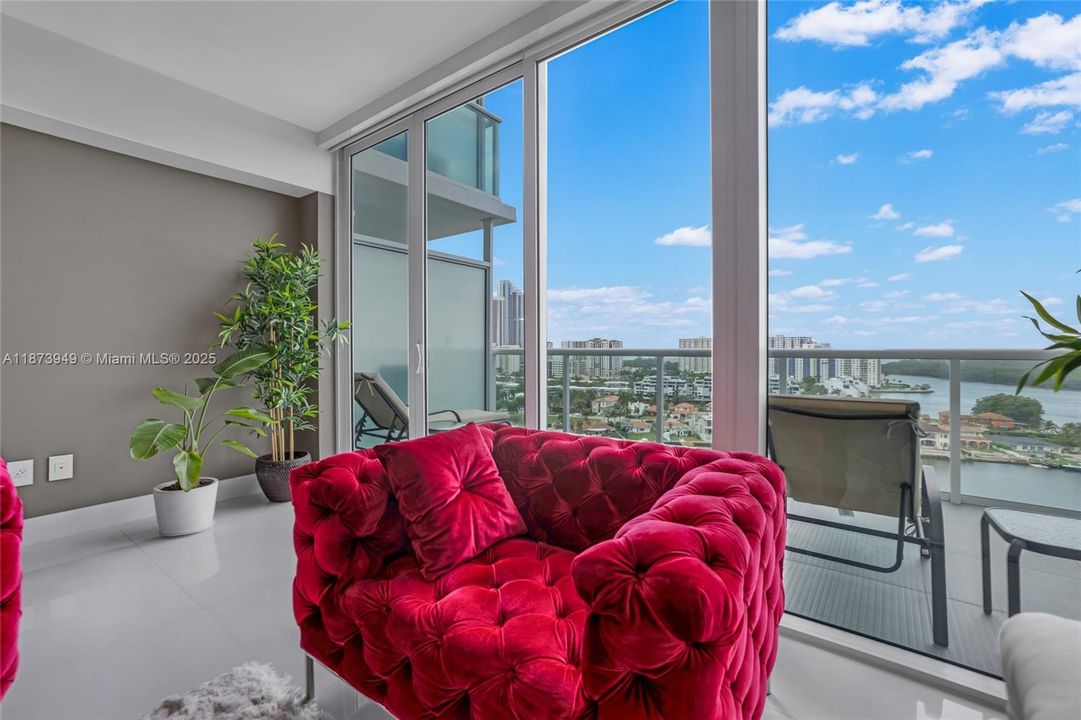 For Sale: $1,220,000 (2 beds, 3 baths, 1690 Square Feet)