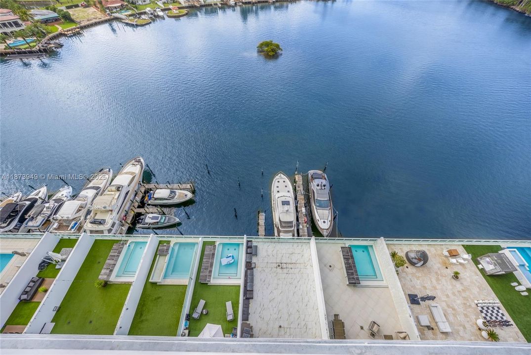 For Sale: $1,220,000 (2 beds, 3 baths, 1690 Square Feet)