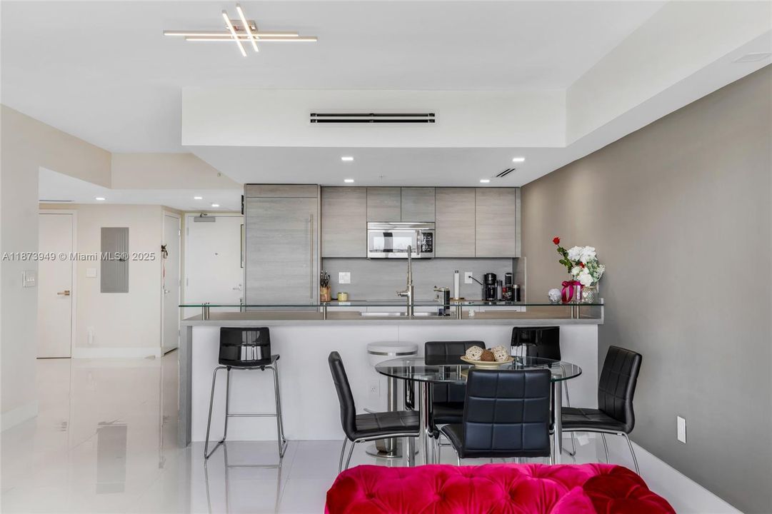 For Sale: $1,220,000 (2 beds, 3 baths, 1690 Square Feet)