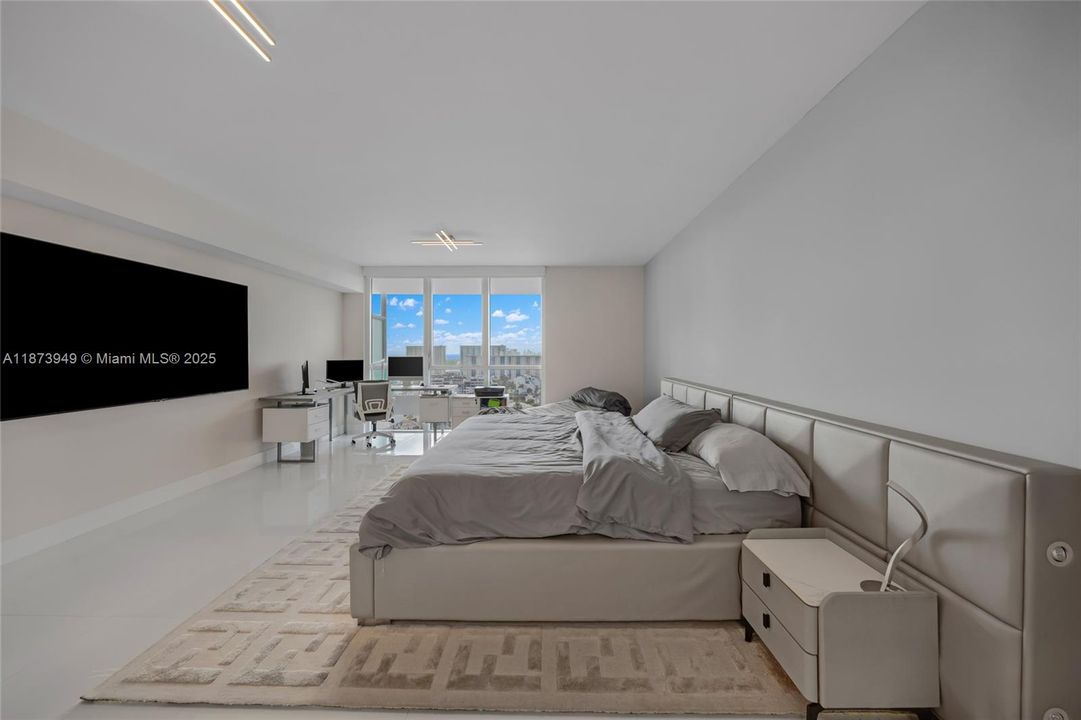 For Sale: $1,220,000 (2 beds, 3 baths, 1690 Square Feet)