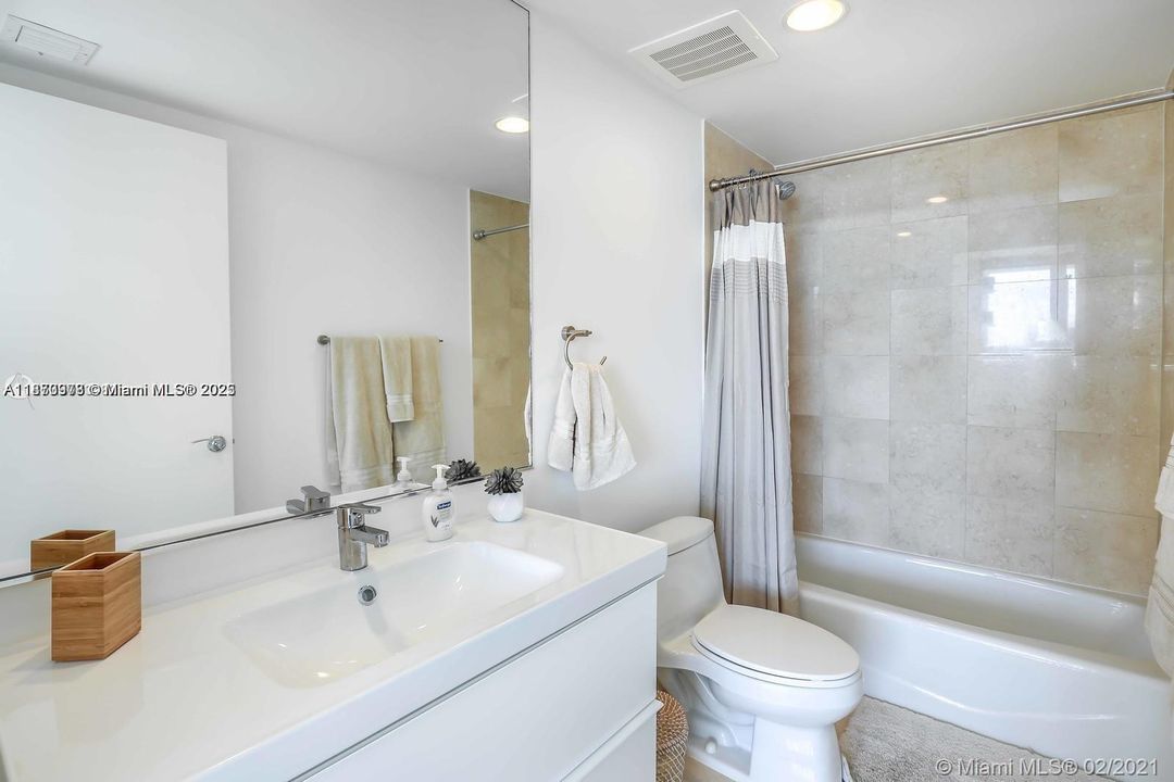 合同活跃: $6,000 (3 贝兹, 3 浴室, 1675 平方英尺)