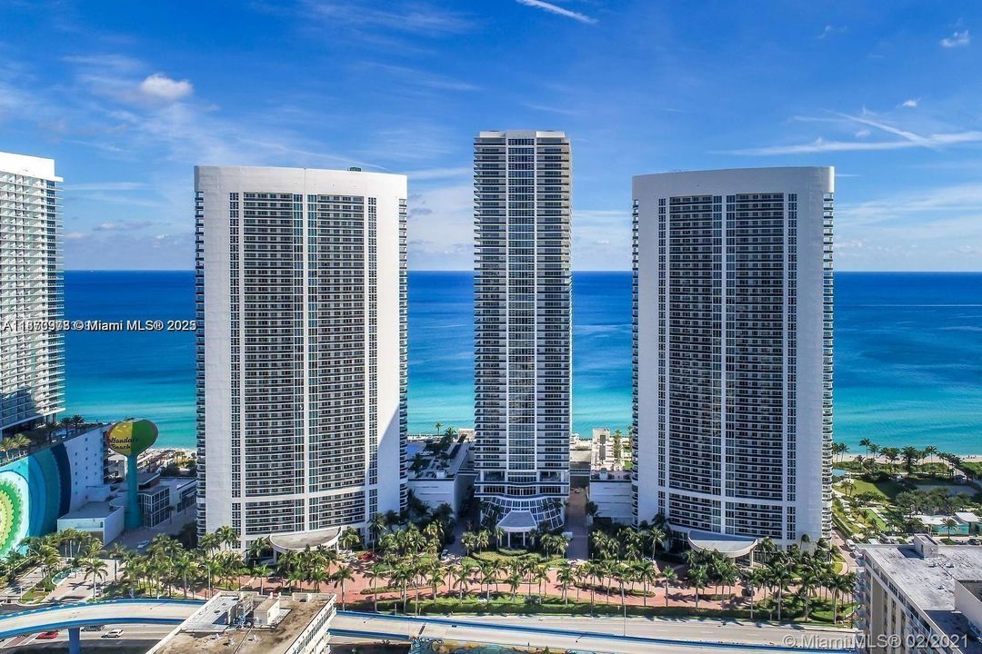 合同活跃: $6,000 (3 贝兹, 3 浴室, 1675 平方英尺)