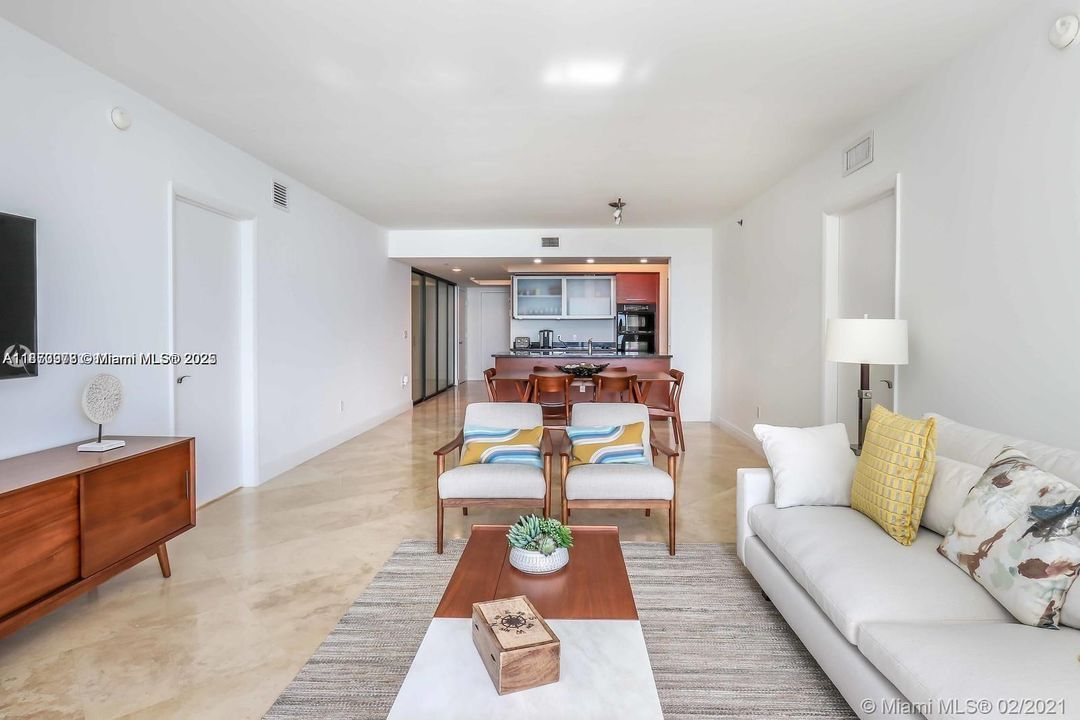 合同活跃: $6,000 (3 贝兹, 3 浴室, 1675 平方英尺)