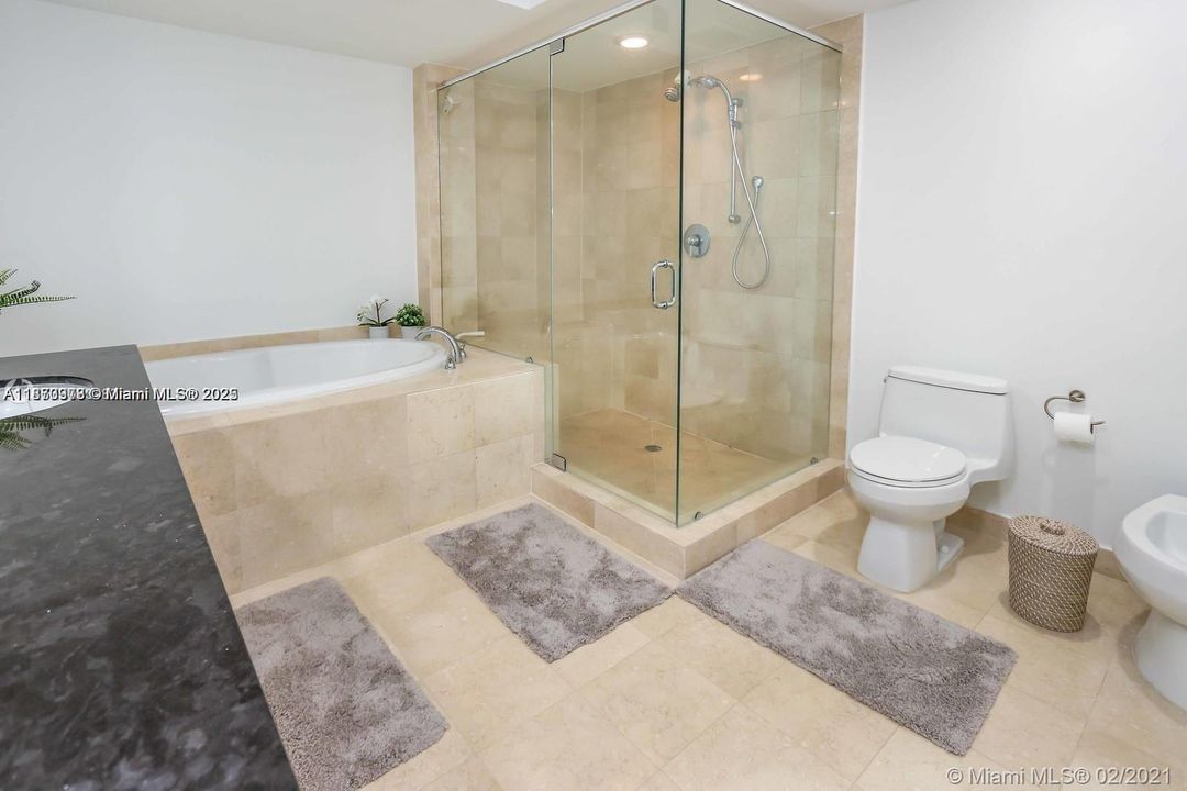 合同活跃: $6,000 (3 贝兹, 3 浴室, 1675 平方英尺)