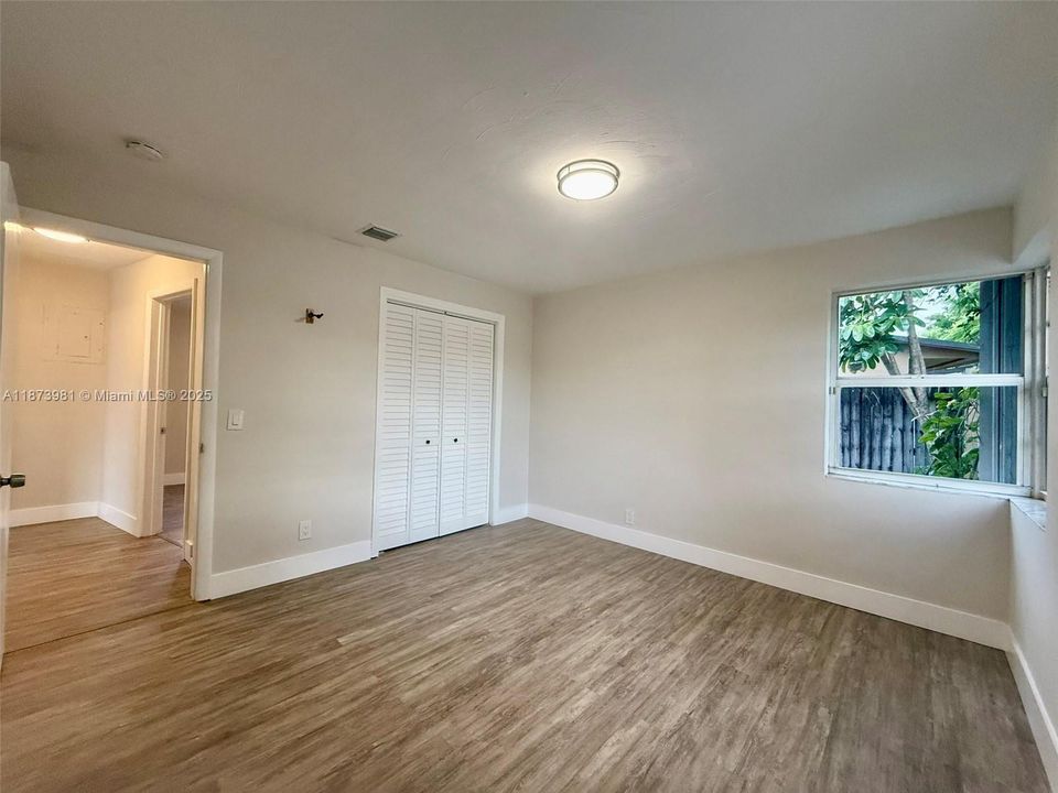 Activo con contrato: $2,800 (3 camas, 1 baños, 893 Pies cuadrados)