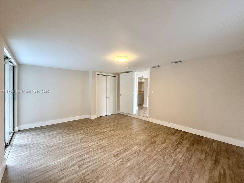 Activo con contrato: $2,800 (3 camas, 1 baños, 893 Pies cuadrados)