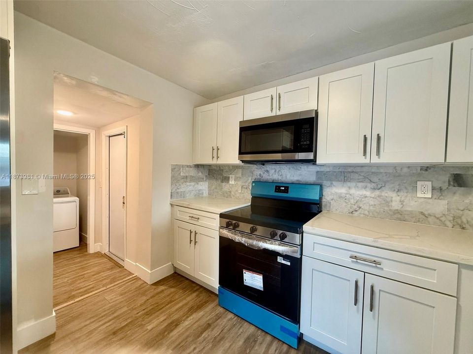 Activo con contrato: $2,800 (3 camas, 1 baños, 893 Pies cuadrados)