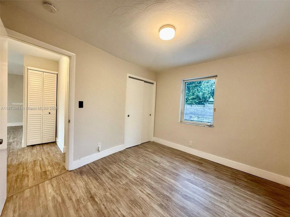 Activo con contrato: $2,800 (3 camas, 1 baños, 893 Pies cuadrados)