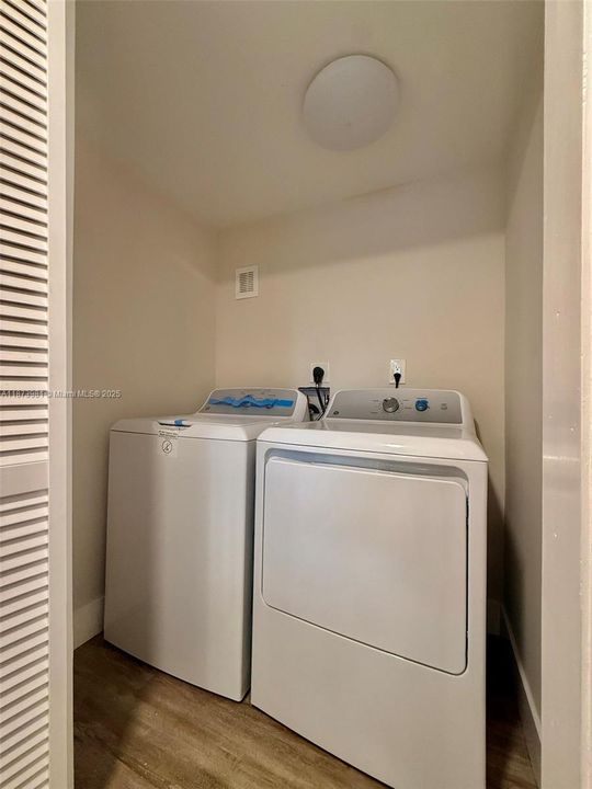 Activo con contrato: $2,800 (3 camas, 1 baños, 893 Pies cuadrados)