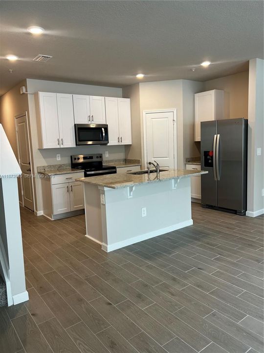 For Rent: $2,450 (3 beds, 2 baths, 1486 Square Feet)