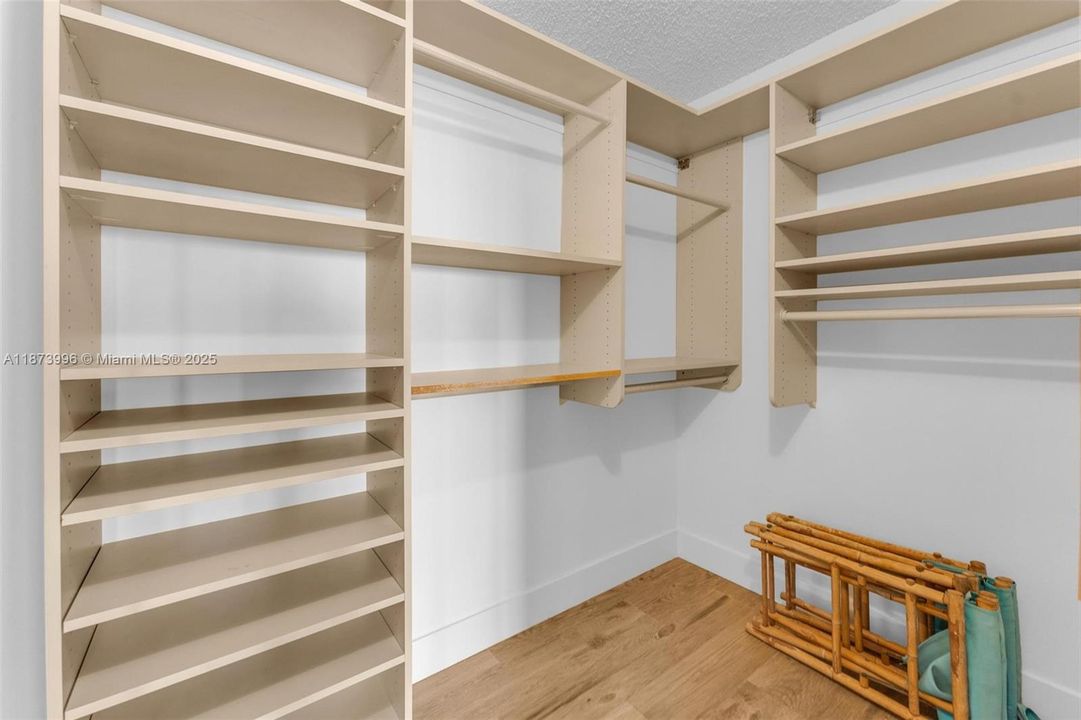 合同活跃: $274,900 (2 贝兹, 2 浴室, 1075 平方英尺)