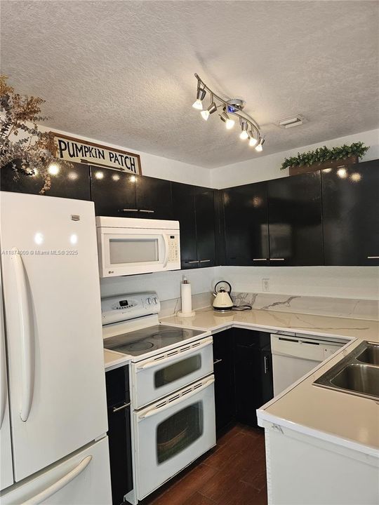 For Sale: $389,999 (3 beds, 2 baths, 1440 Square Feet)