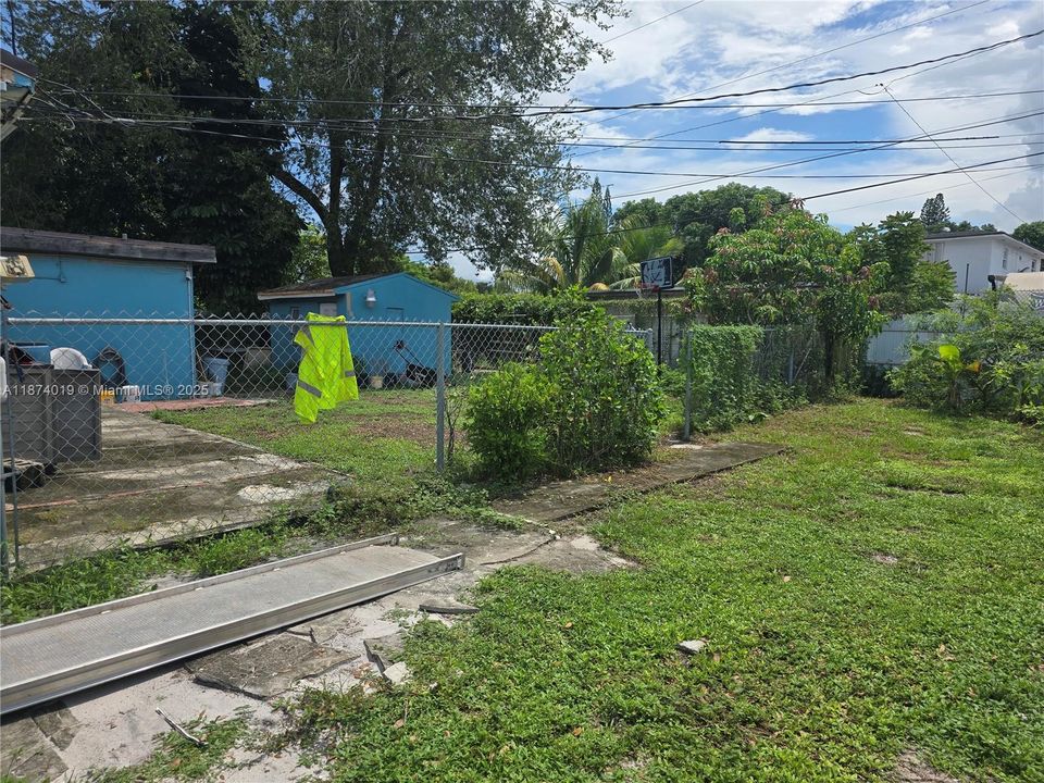 Active With Contract: $450,000 (4 beds, 2 baths, 1512 Square Feet)