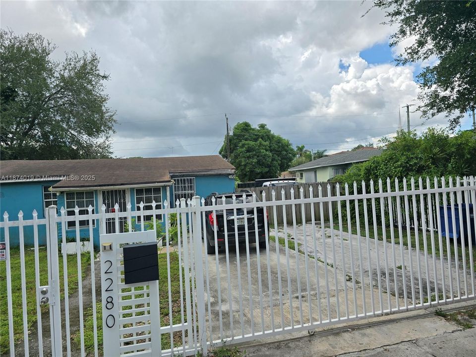 Active With Contract: $450,000 (4 beds, 2 baths, 1512 Square Feet)