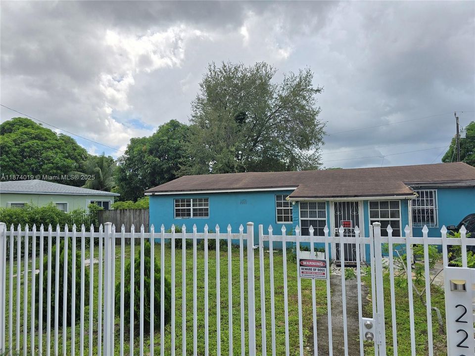 Active With Contract: $450,000 (4 beds, 2 baths, 1512 Square Feet)