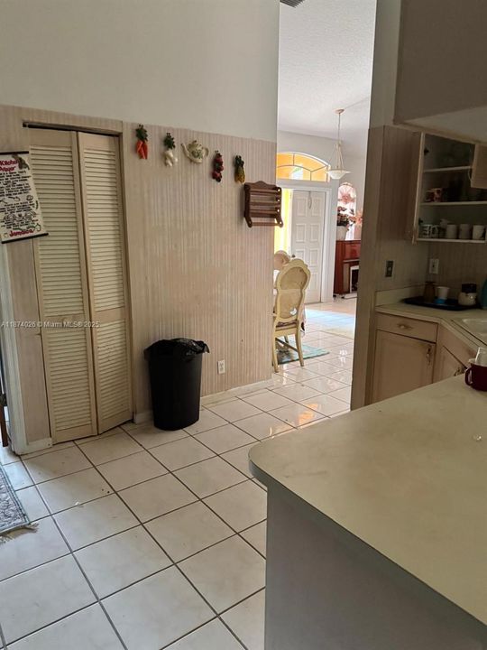 Activo con contrato: $520,000 (3 camas, 2 baños, 1867 Pies cuadrados)