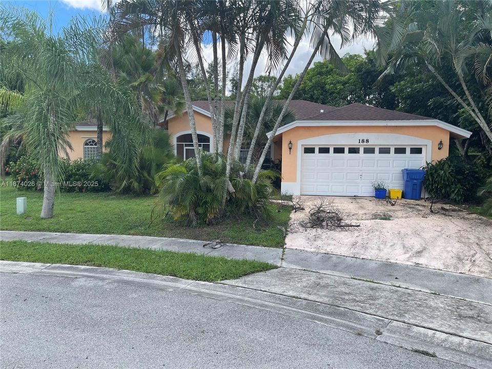 Activo con contrato: $520,000 (3 camas, 2 baños, 1867 Pies cuadrados)