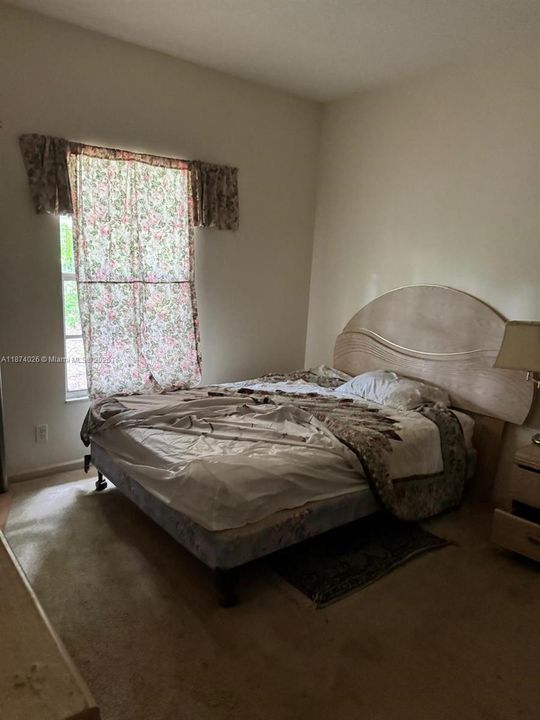 Activo con contrato: $520,000 (3 camas, 2 baños, 1867 Pies cuadrados)