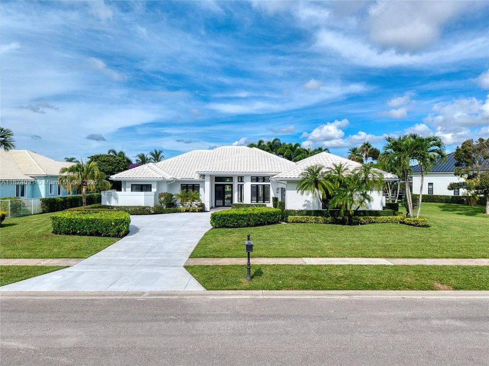 Vendido Recientemente: $1,950,000 (4 camas, 3 baños, 2643 Pies cuadrados)