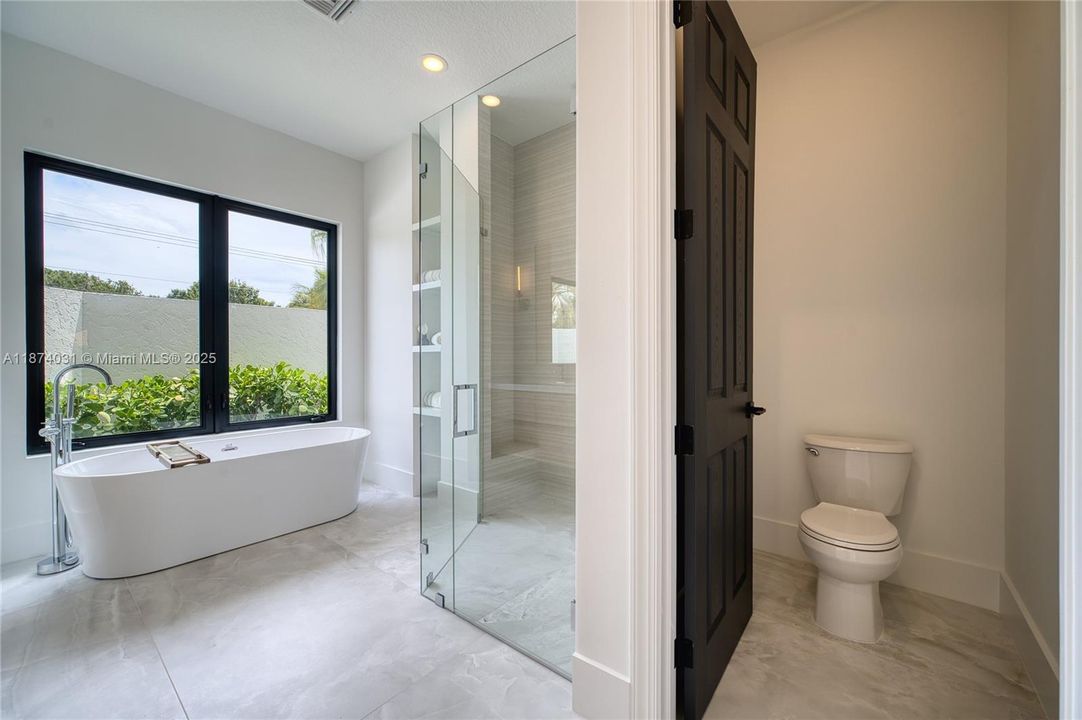 Vendido Recientemente: $1,950,000 (4 camas, 3 baños, 2643 Pies cuadrados)